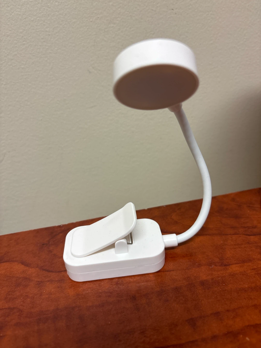 White Portable Clip-On LED Reading Light - photo 2