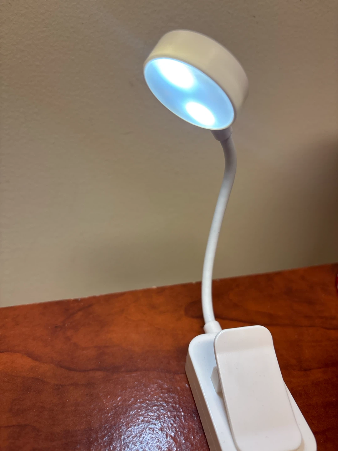 White Portable Clip-On LED Reading Light - photo 4