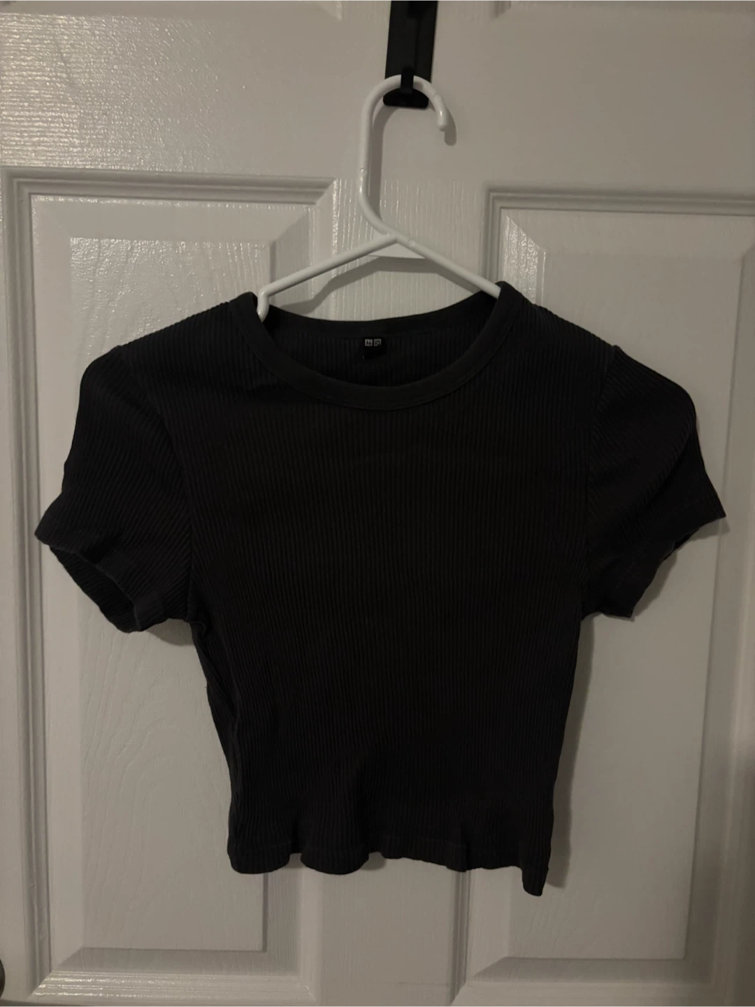 Uniqlo Ribbed Black Crop Top