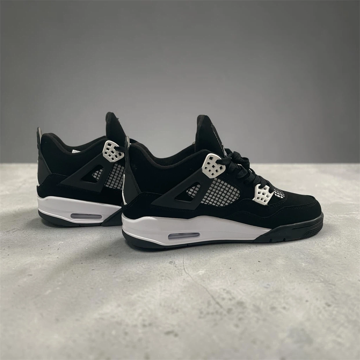 Air Jordan 4 Retro Black/White