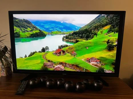 Toshiba 43” LED TV + Remote + Stand
