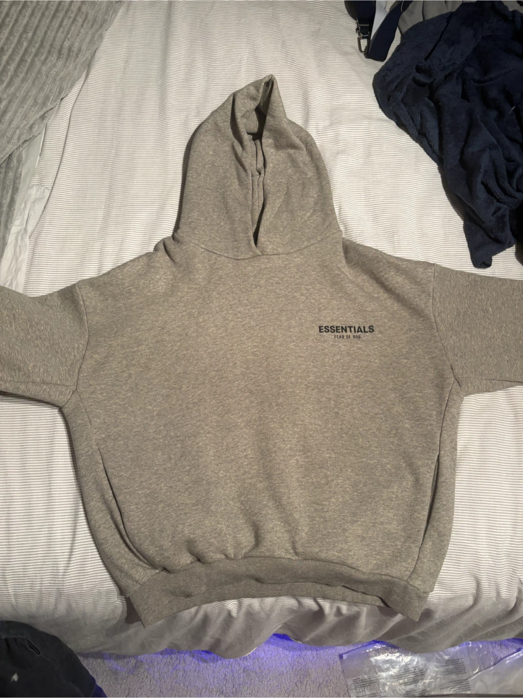 🚨Essentials Fear of God Grey Hoodie🚨