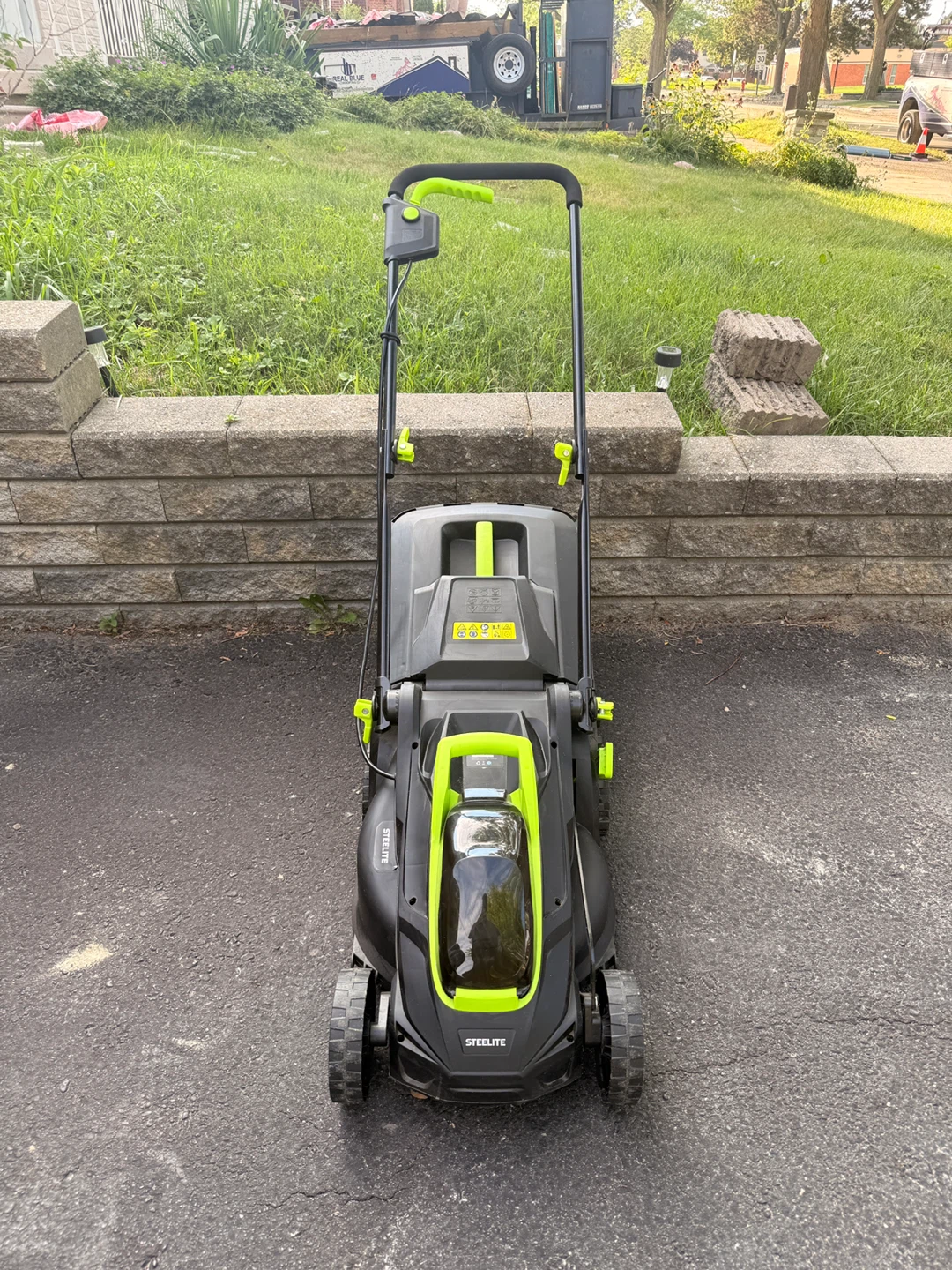 STEELITE Electric Lawn Mower & Black+Decker Edge Trimmer - photo 2