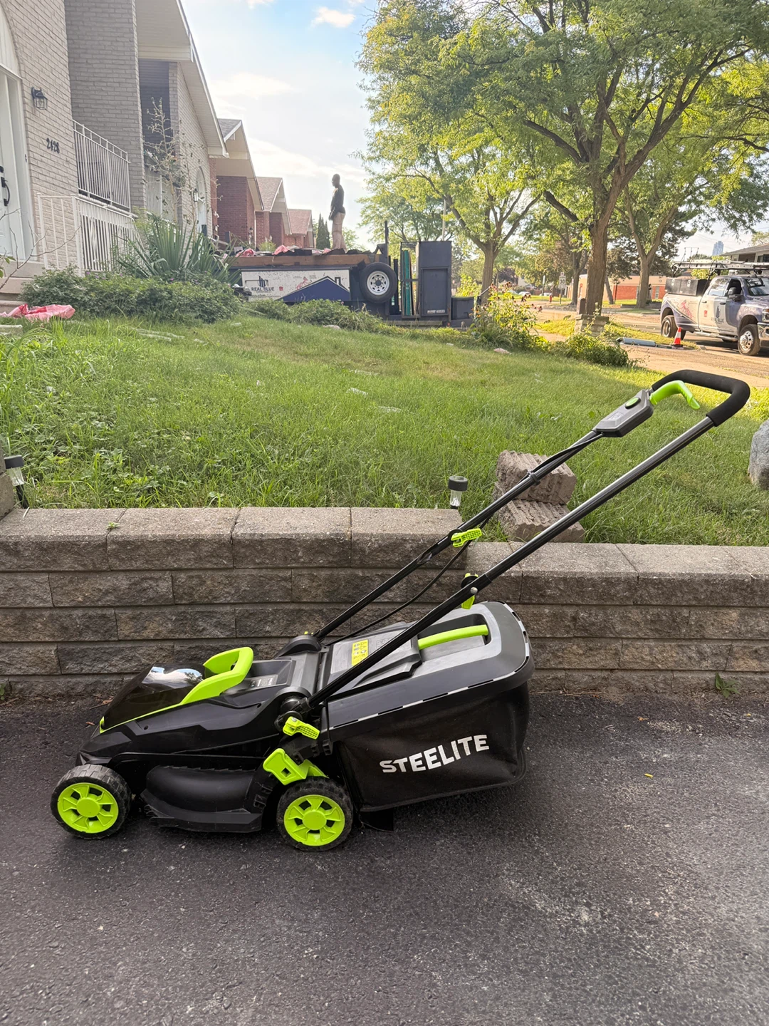 STEELITE Electric Lawn Mower & Black+Decker Edge Trimmer - photo 3