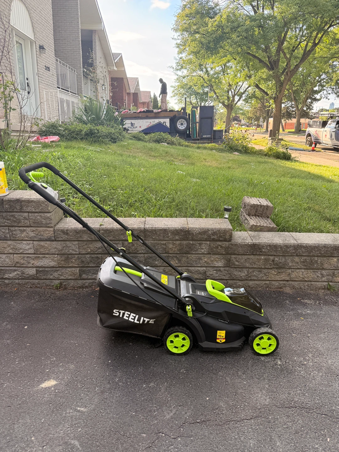 STEELITE Electric Lawn Mower & Black+Decker Edge Trimmer - photo 4