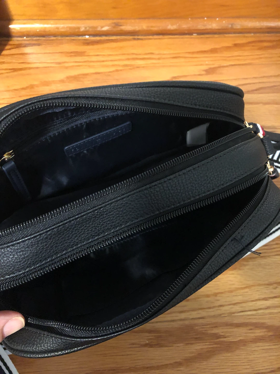 Tommy Hilfiger Black Camera Bag - photo 5