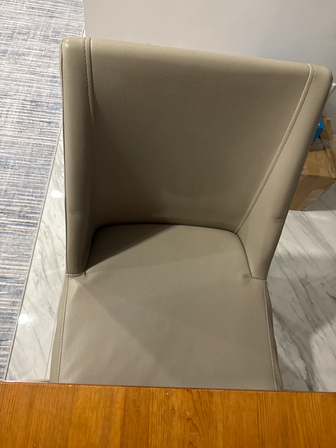 Three chairs and a table - photo 2