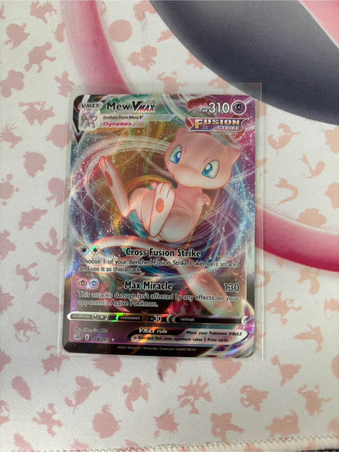 Pokemon Mew VMAX Fusion Strike Card
