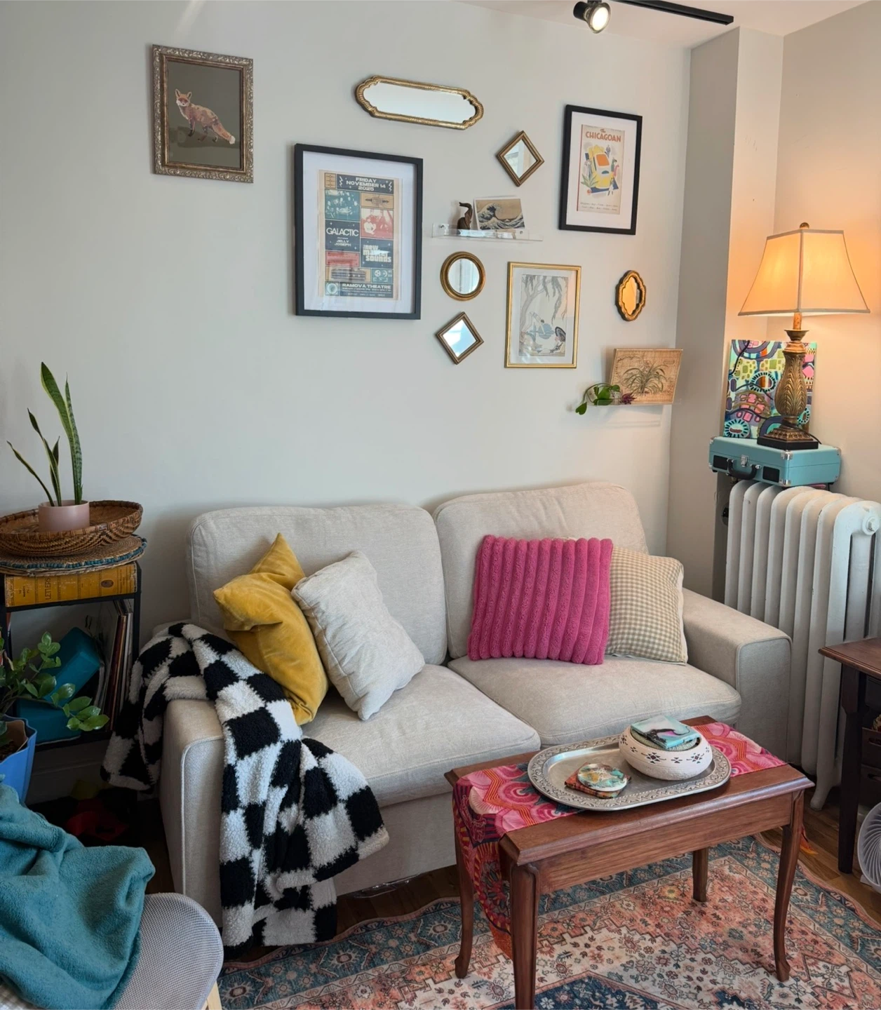 Super cute beautiful cozy couch