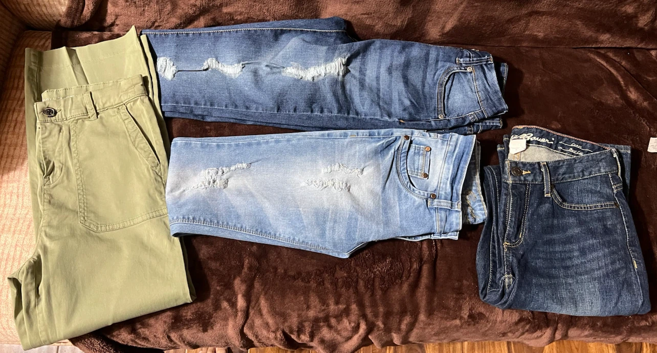 Bundle of 3 pairs of women's jeans