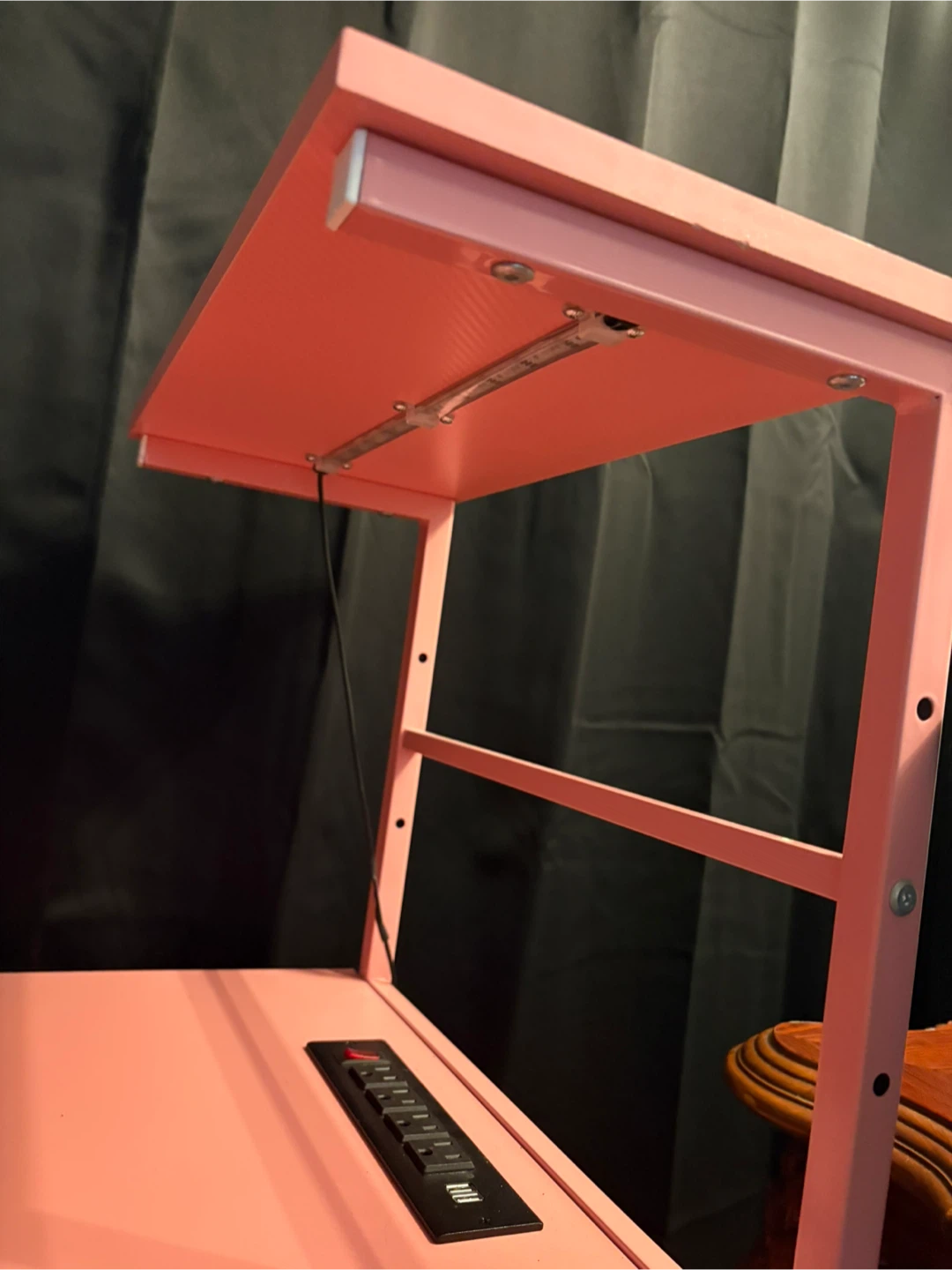 pink gaming desk - photo 2
