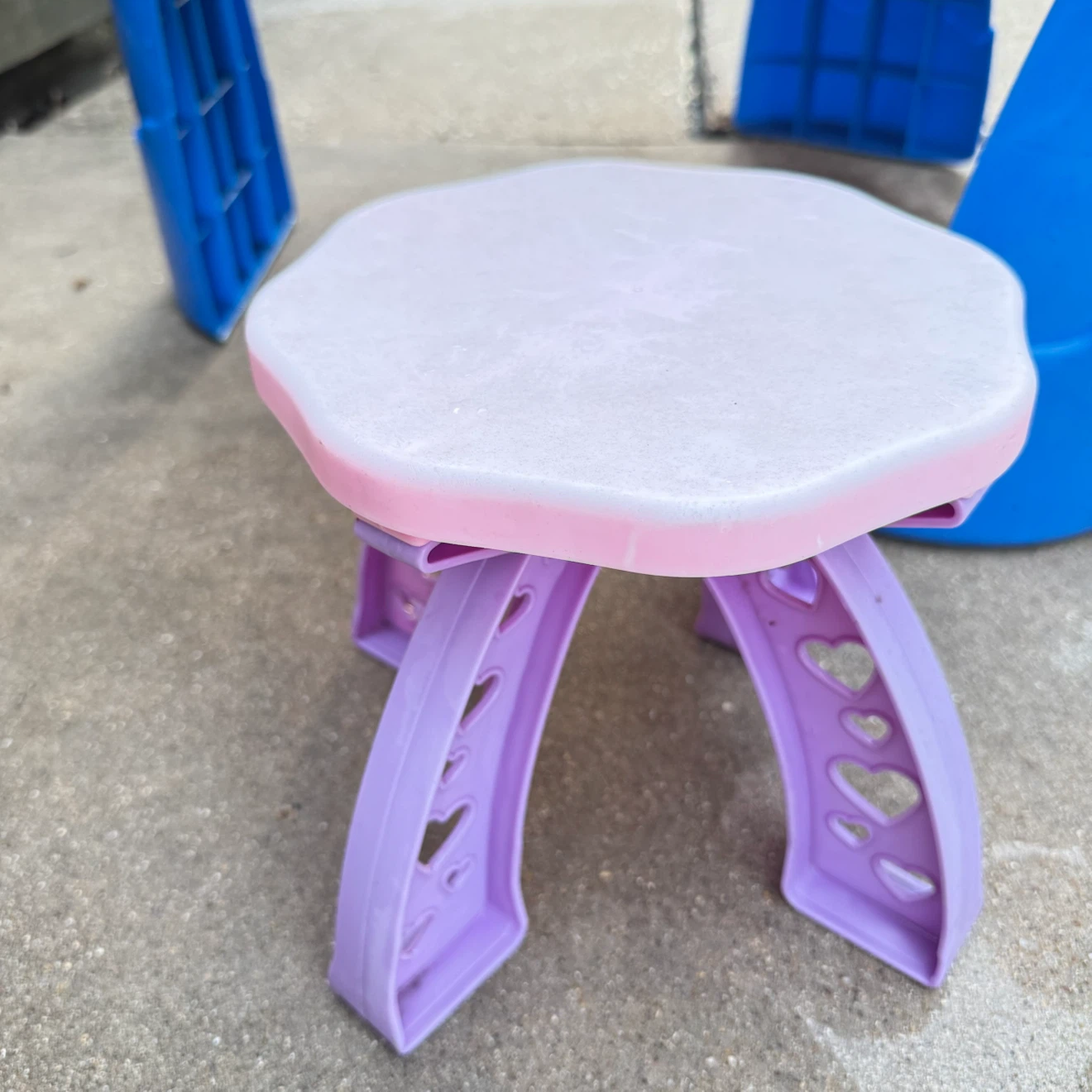 Little tykes water table and chair - photo 3