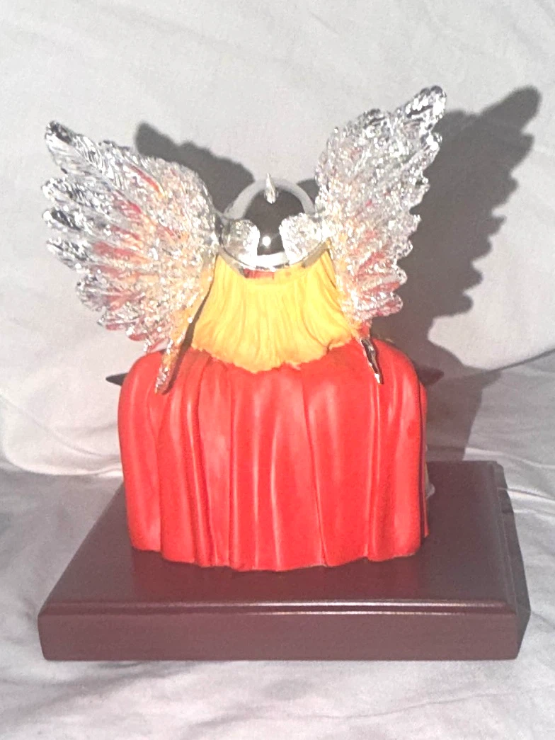 Earth X Thor Goddess of Thunder Limited Edition Resin Bust - photo 4