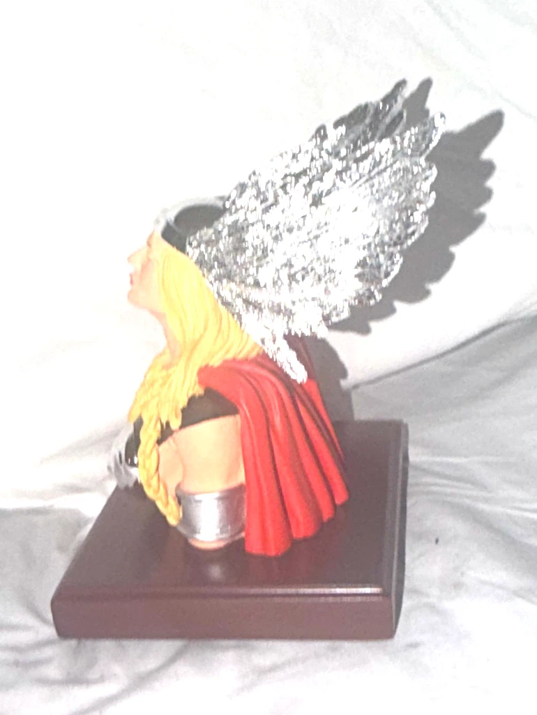Earth X Thor Goddess of Thunder Limited Edition Resin Bust - photo 5