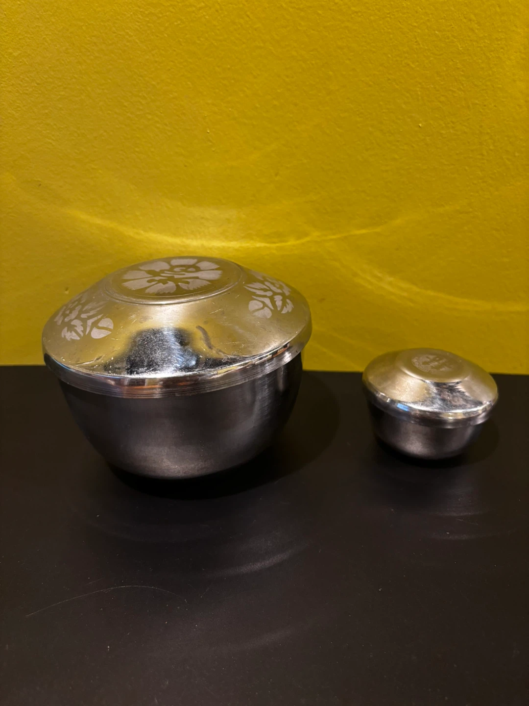 Set of 2 Decorative Metal Bowls