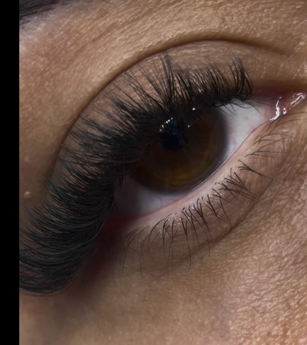 Full Set of Eyelash Extensions