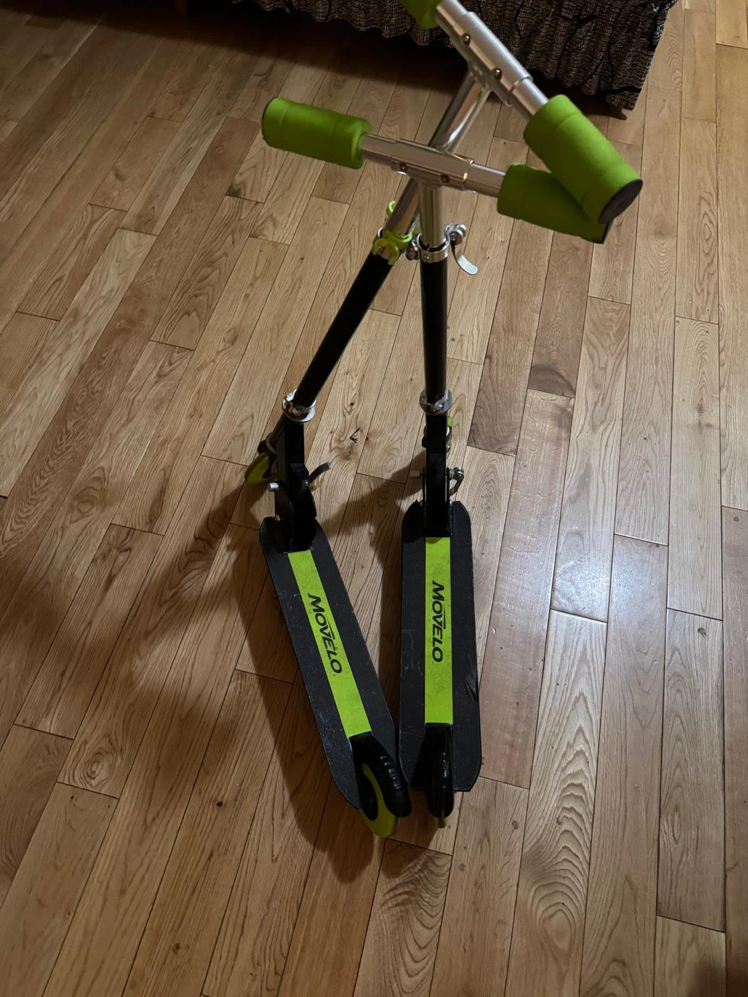 Movelo Scooter with Green Grips