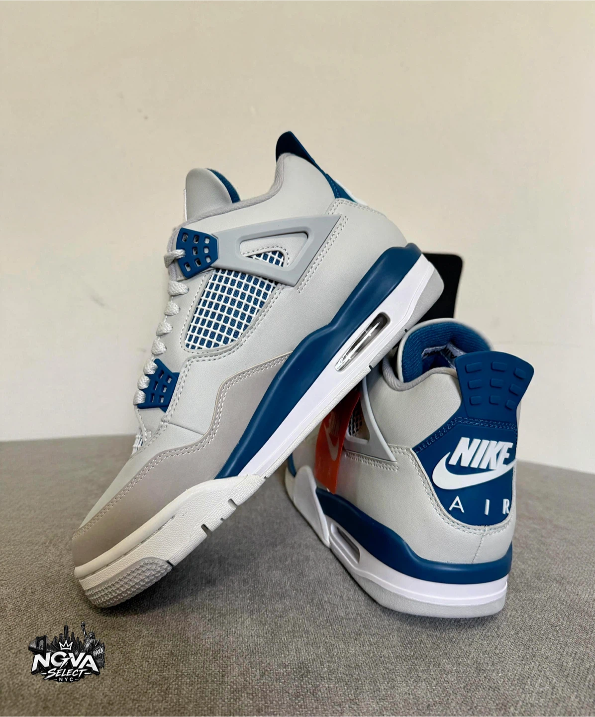 Nike Air Jordan 4 Retro Sneakers