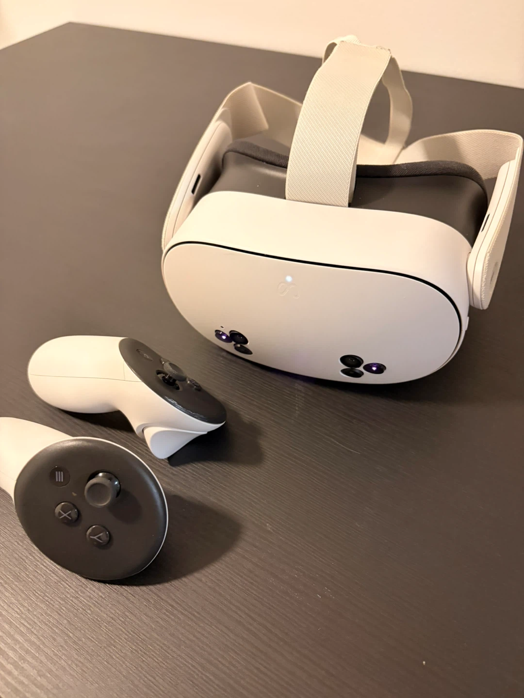 Meta Quest 3S VR Headset with Controllers - photo 4