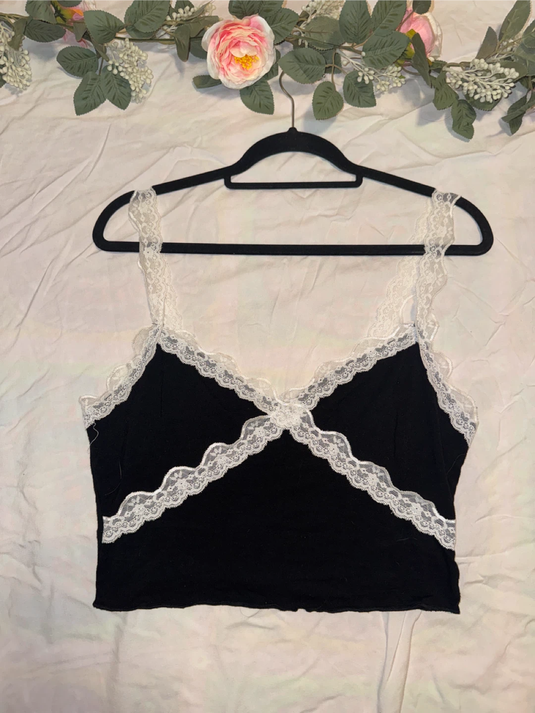 SHEIN black and white lace trim crop top