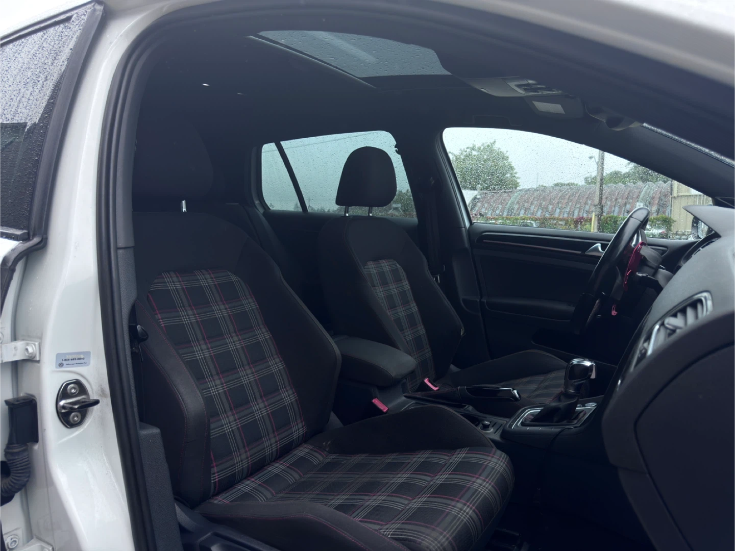 White Volkswagen Golf GTI - photo 5