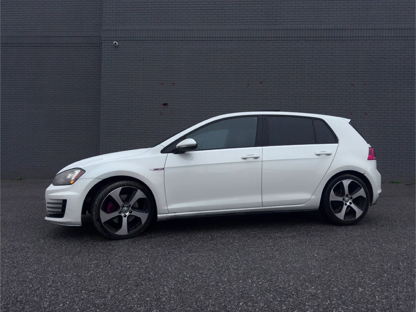 White Volkswagen Golf GTI - photo 4