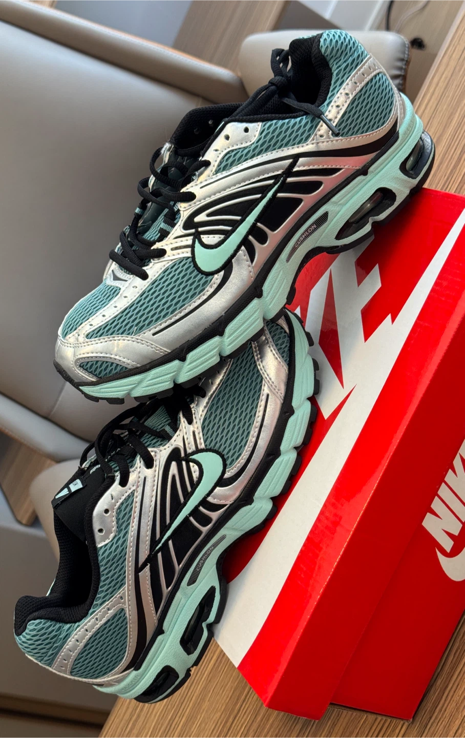Nike Running Shoes Teal and Silver - photo 3