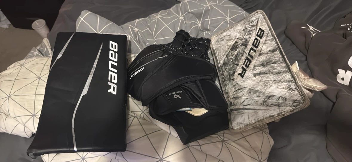 Bauer XSD Hockey Goalie Leg Pads and Catch Glove - photo 2