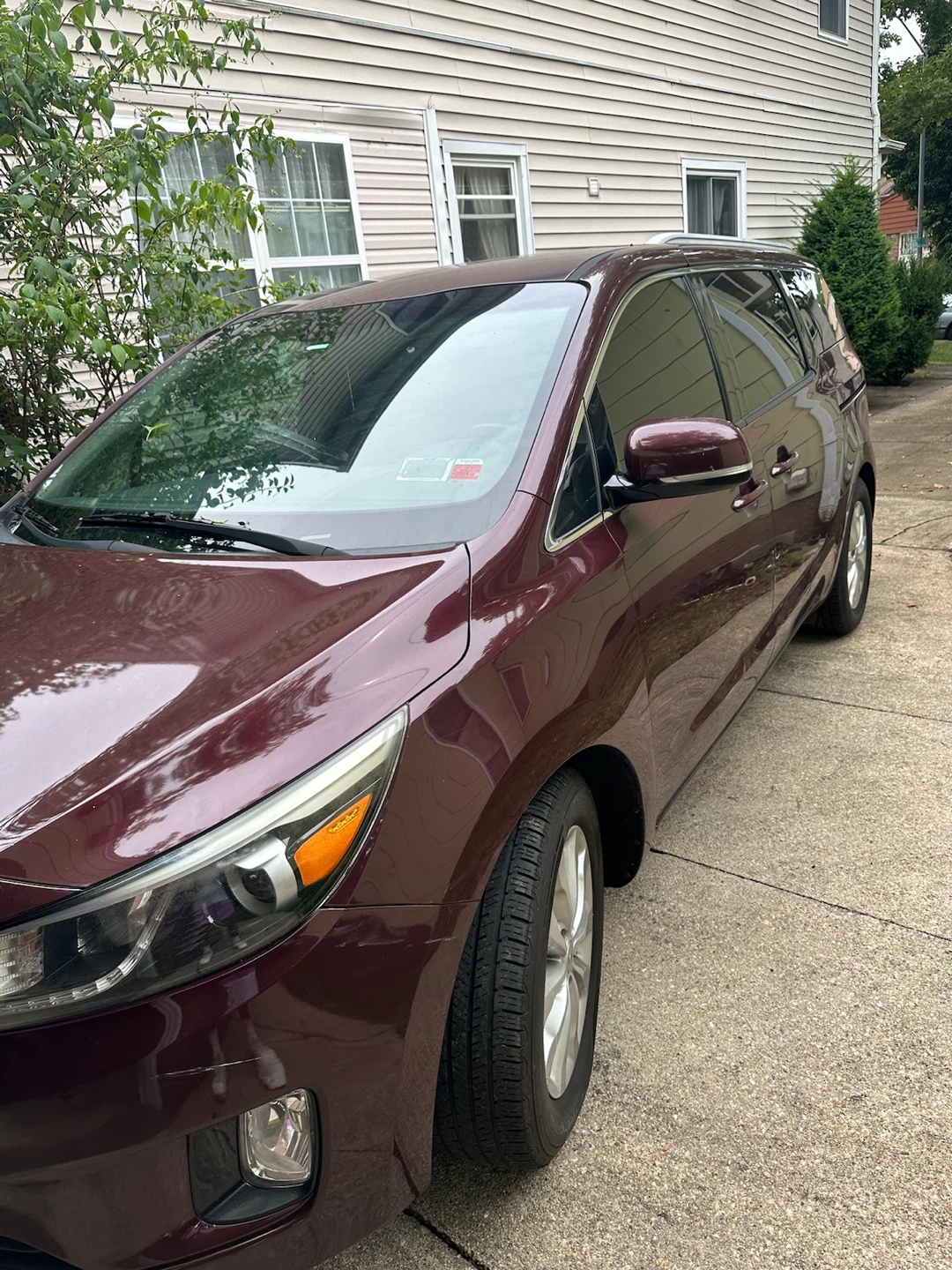 Kia Sedona Minivan - photo 4