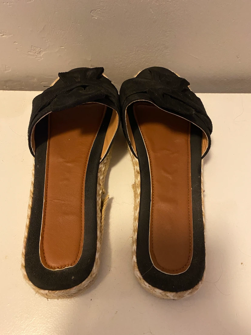 Black Bow Sandals size 9 - photo 2