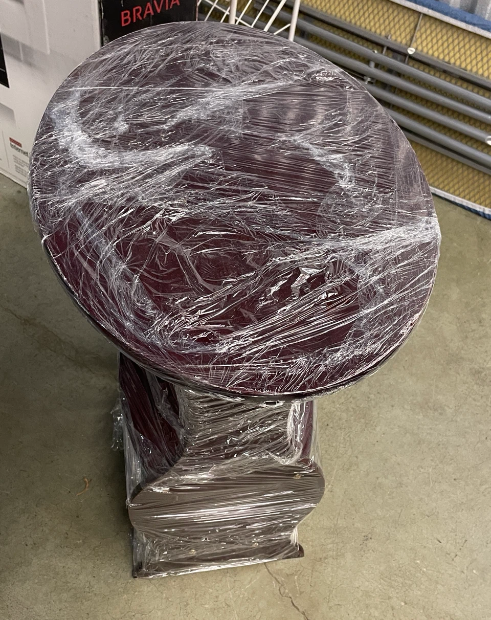 Oval Side Table with Magazine Rack - photo 3