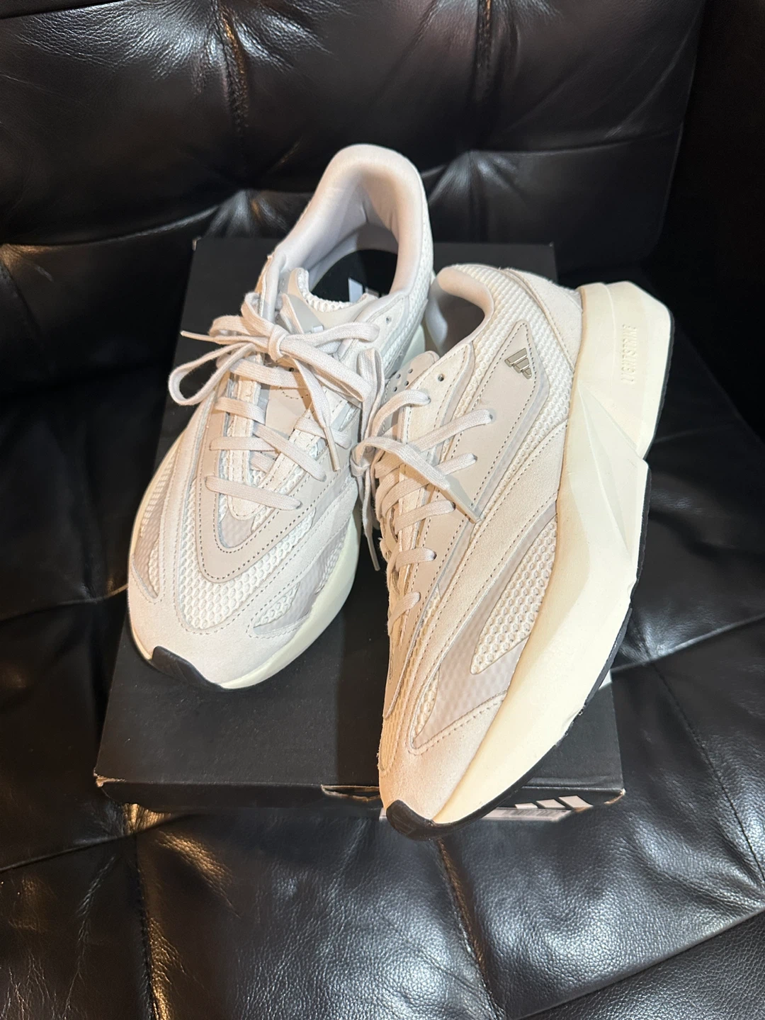 New Adidas Lightblaze US 10.5 Women / US 9.5 Men