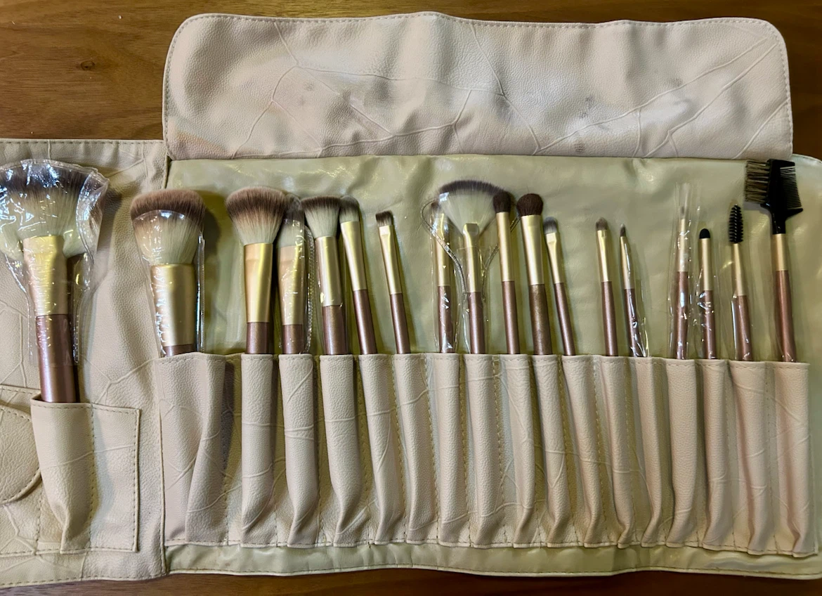 Set of 18 Make Up Brushes