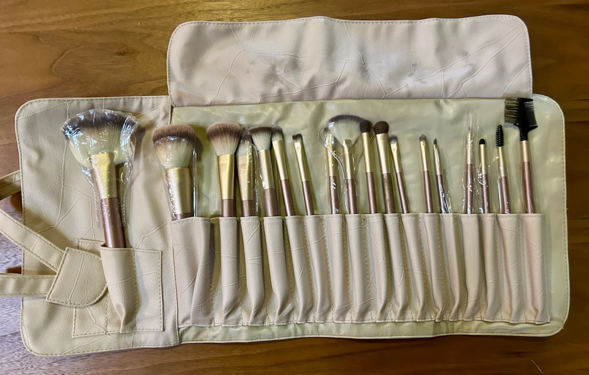 Set of 18 Make Up Brushes - photo 2