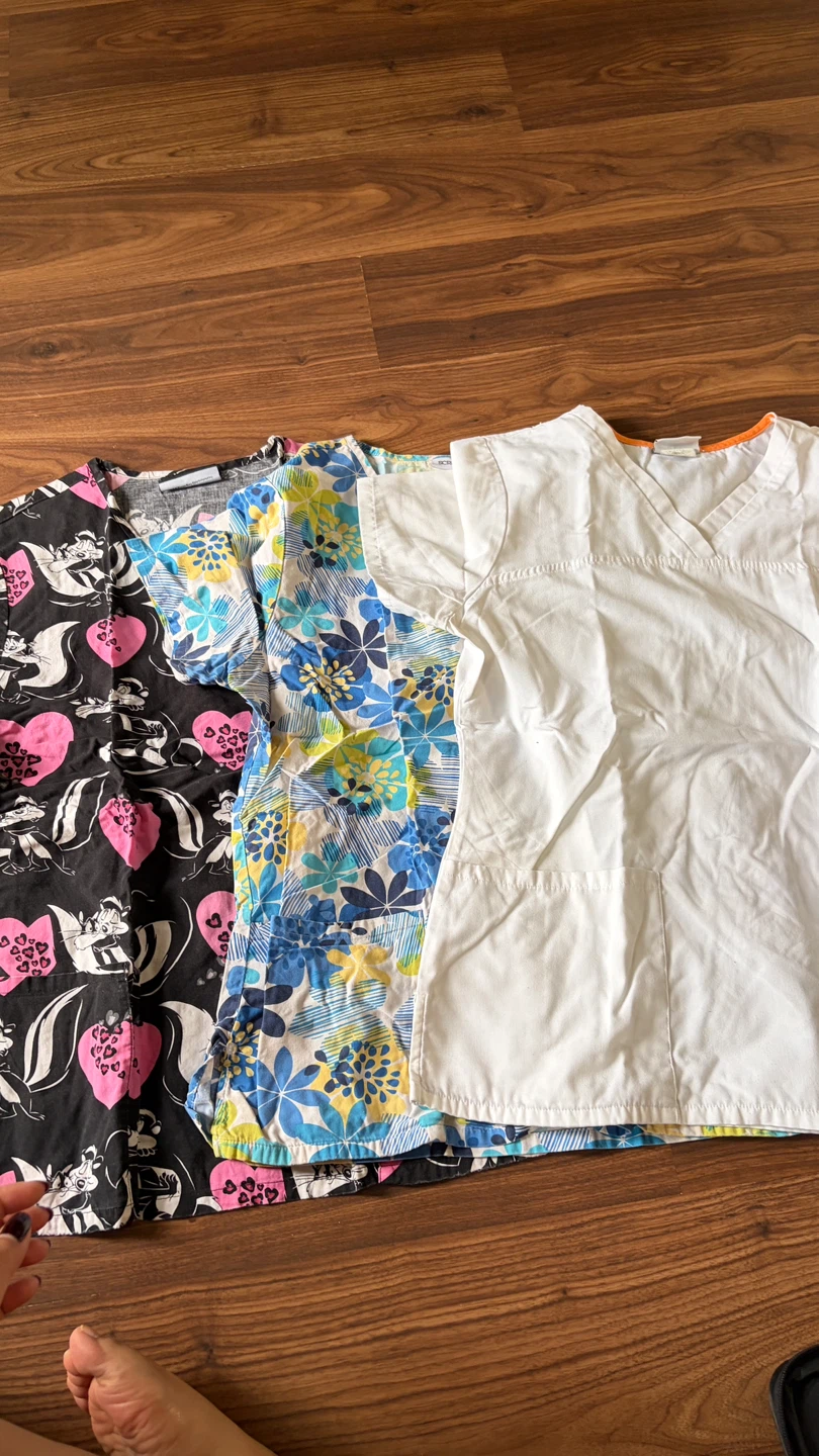 Scrub Tops - Cartoon Print & Floral - photo 4