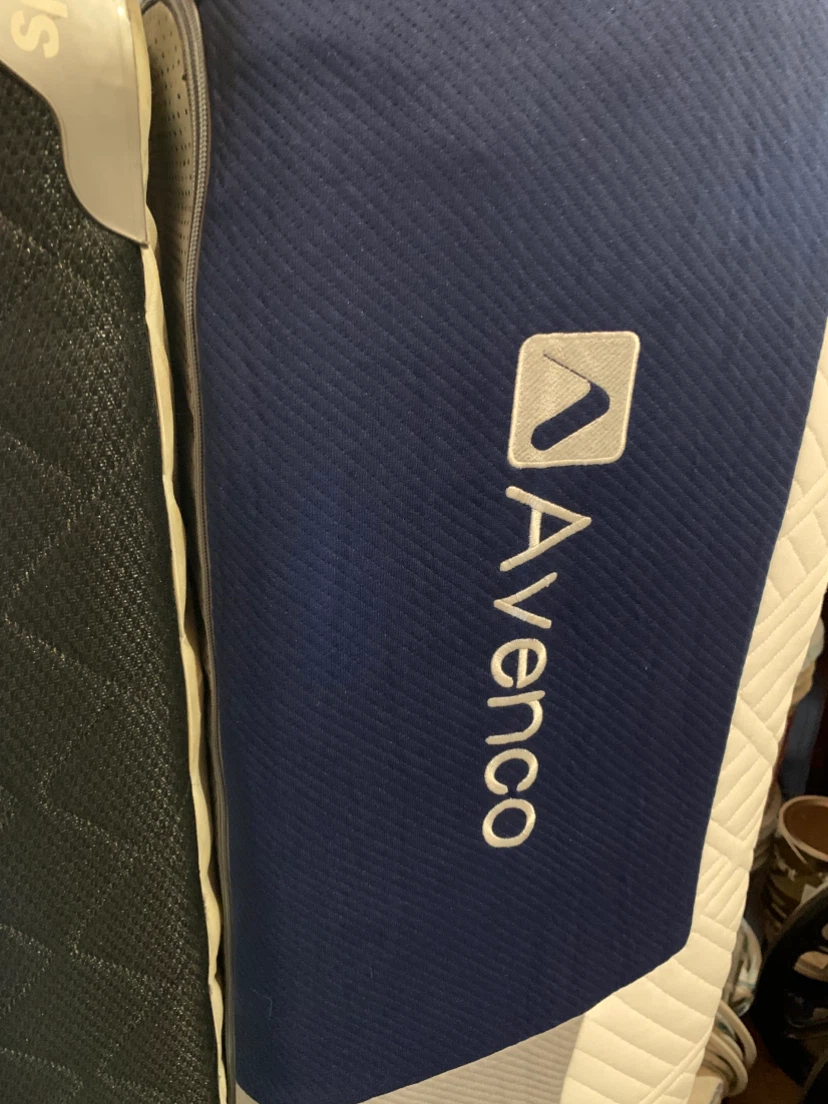 Avenco mattress only 9 months old. - photo 3