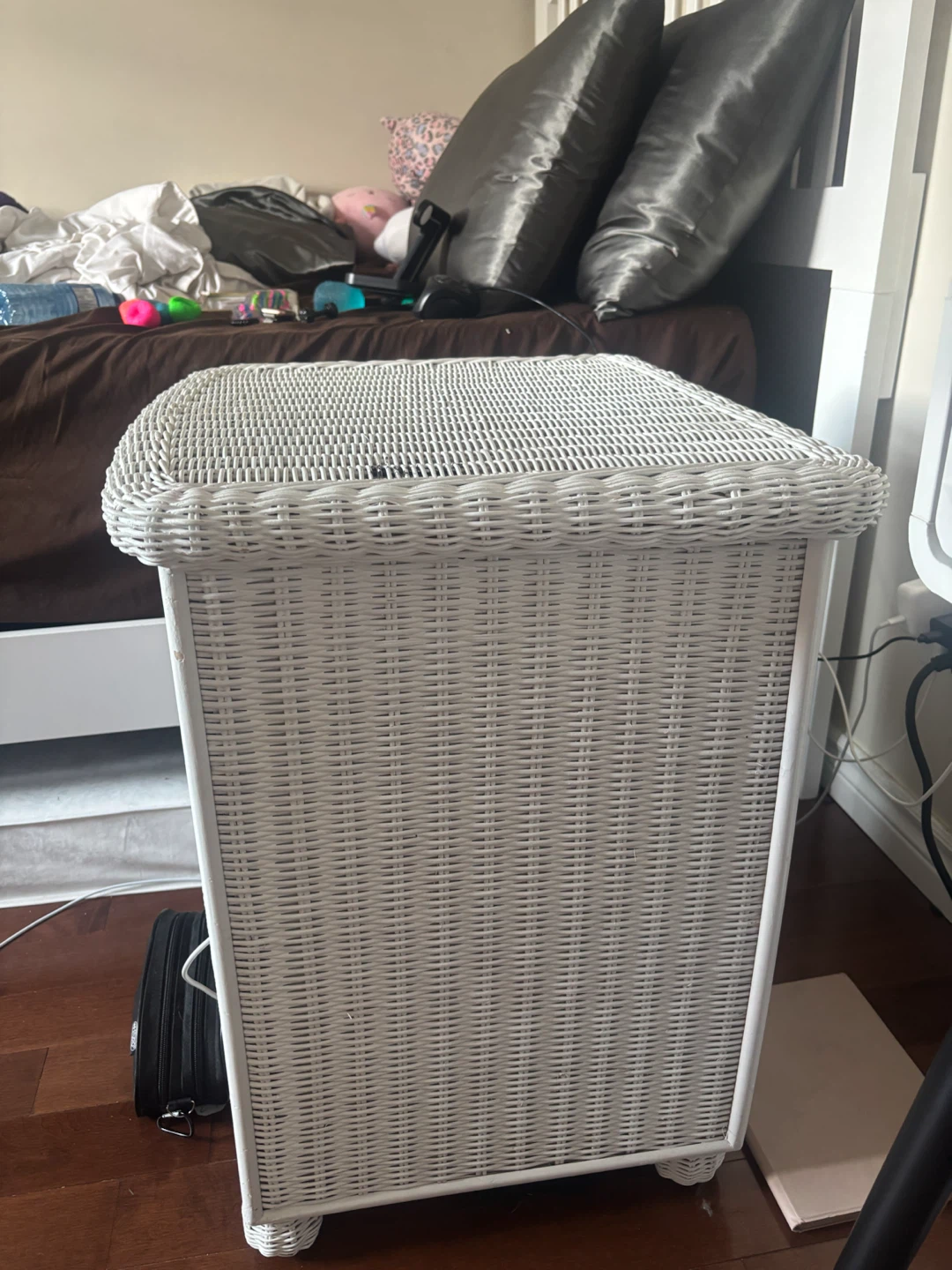 White Wicker Bedroom Set - photo 4