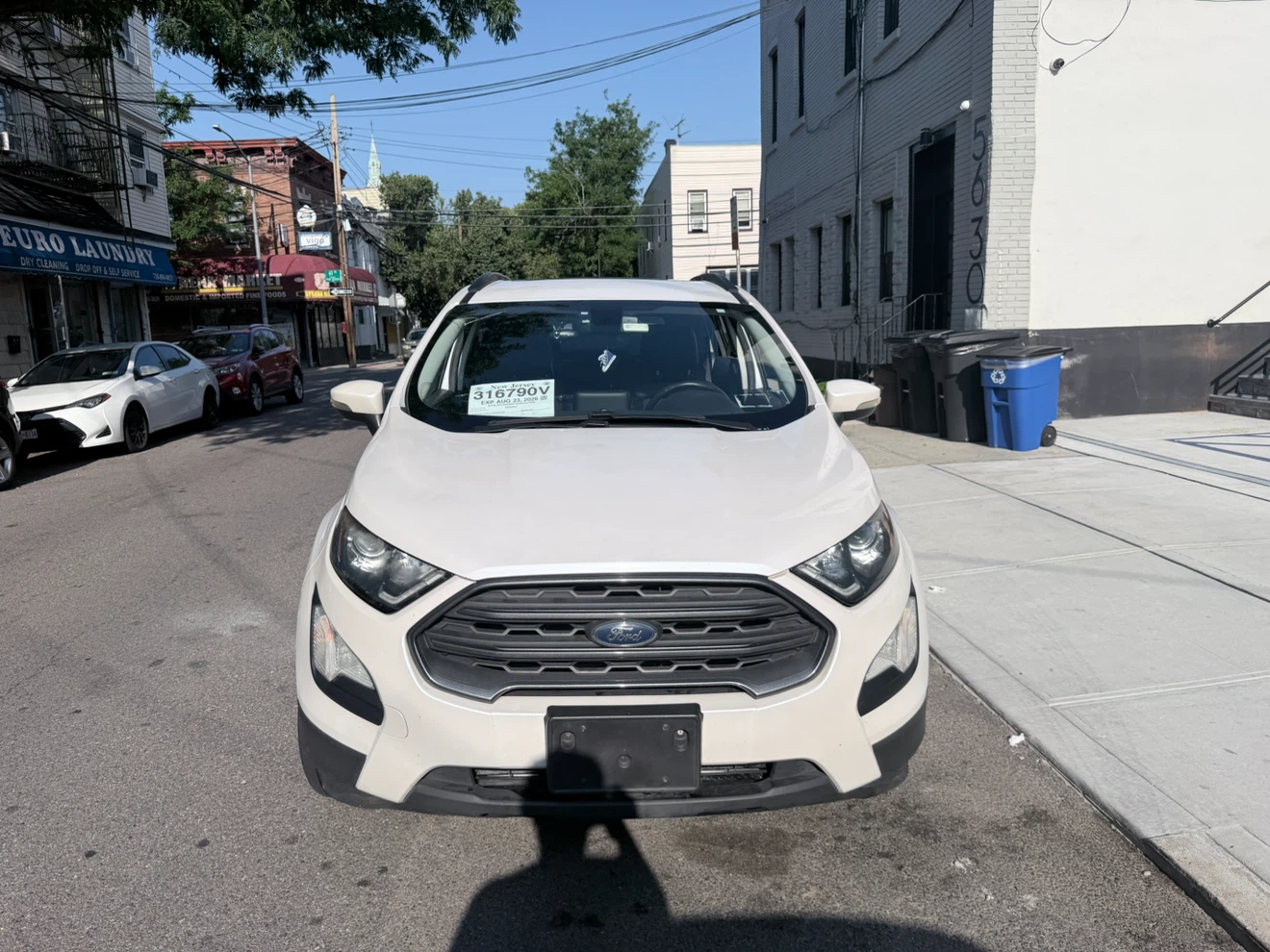 White Ford EcoSport SUV