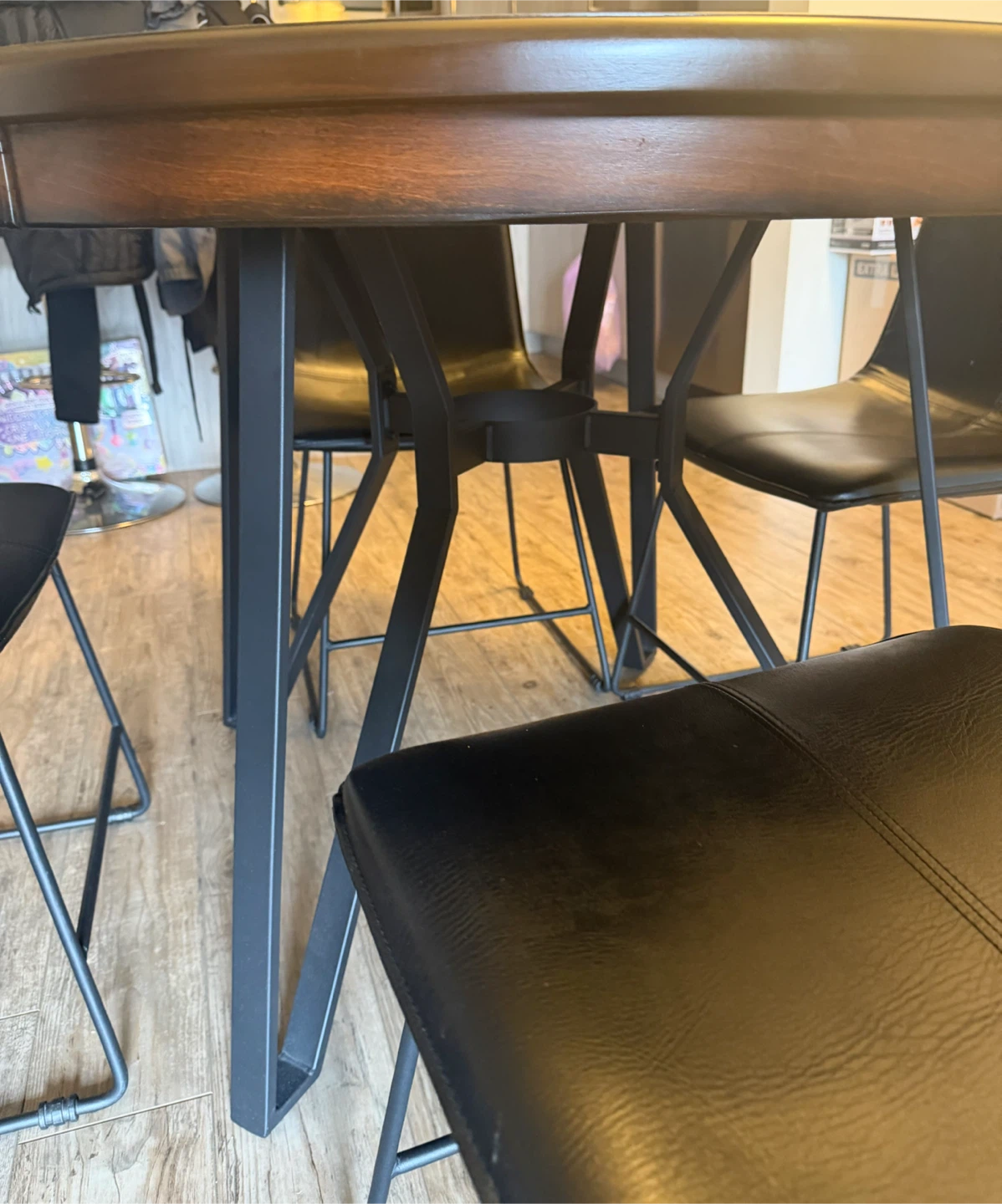 Round cherry wooden dining table with four black chairs - photo 4