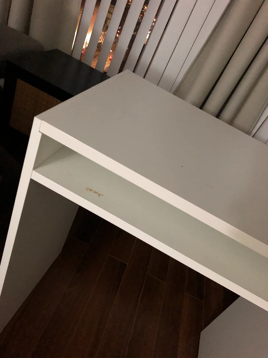 White low desk with shelf - photo 3