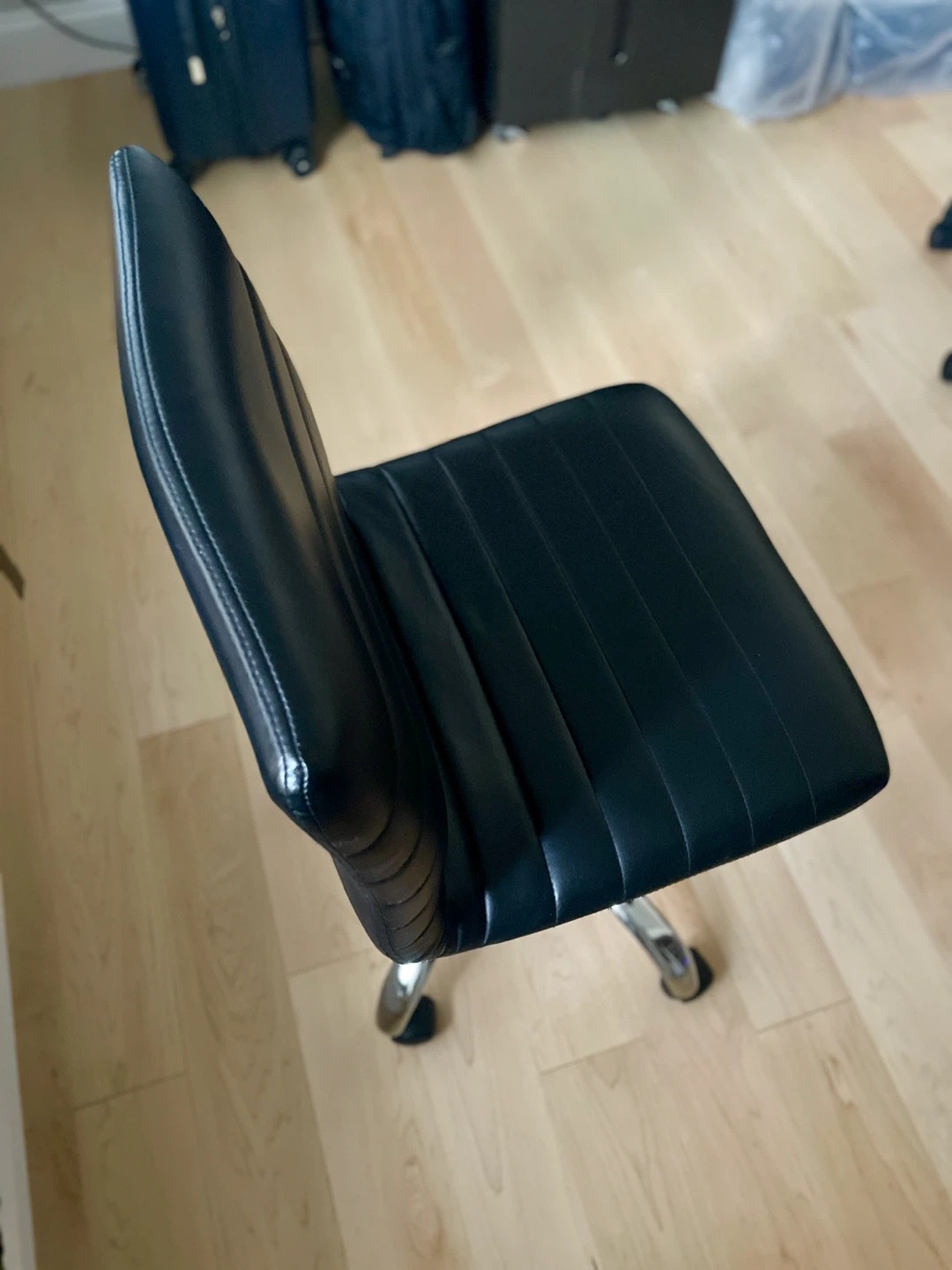 Black rolling office chair - photo 2
