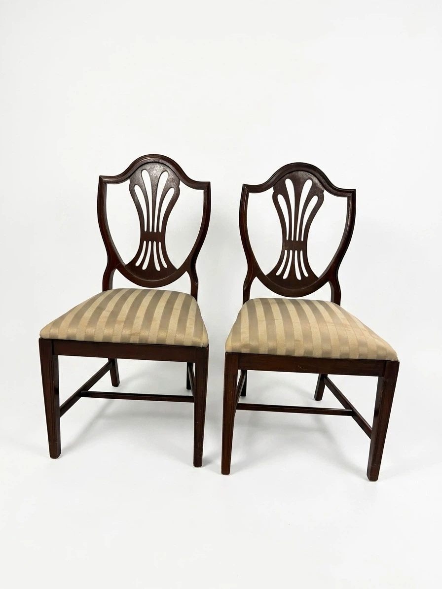 Pair of Wooden Dining Chairs - photo 3