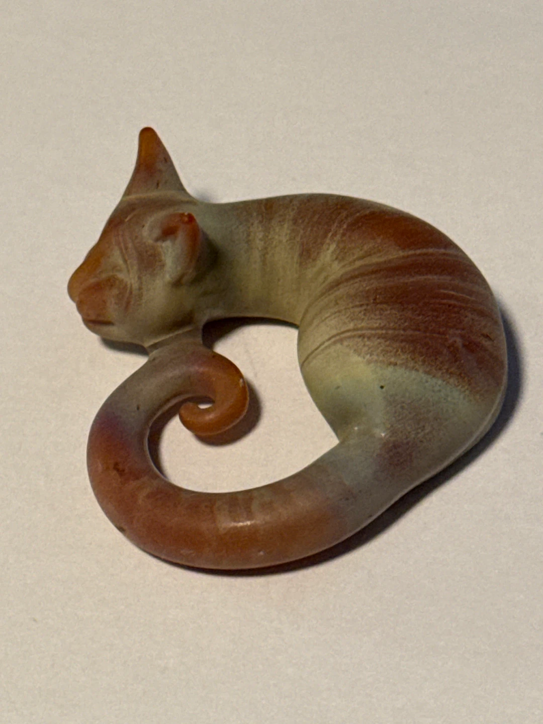 Small sleeping cat figurine - photo 2