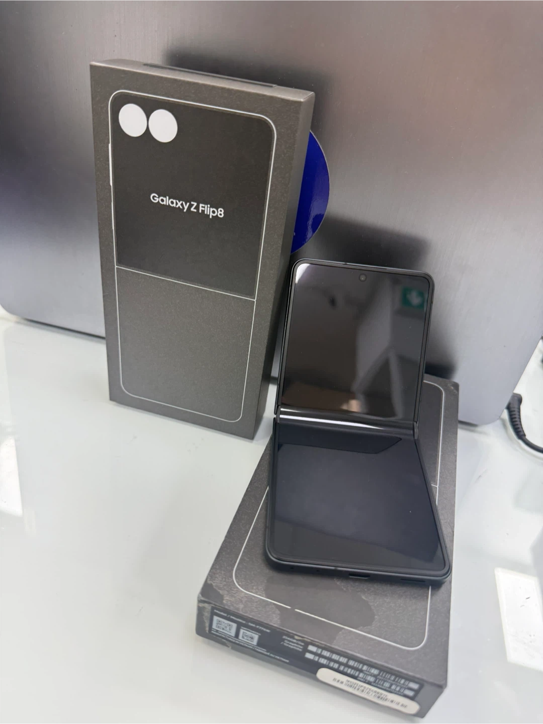 Samsung Galaxy Z Flip 8