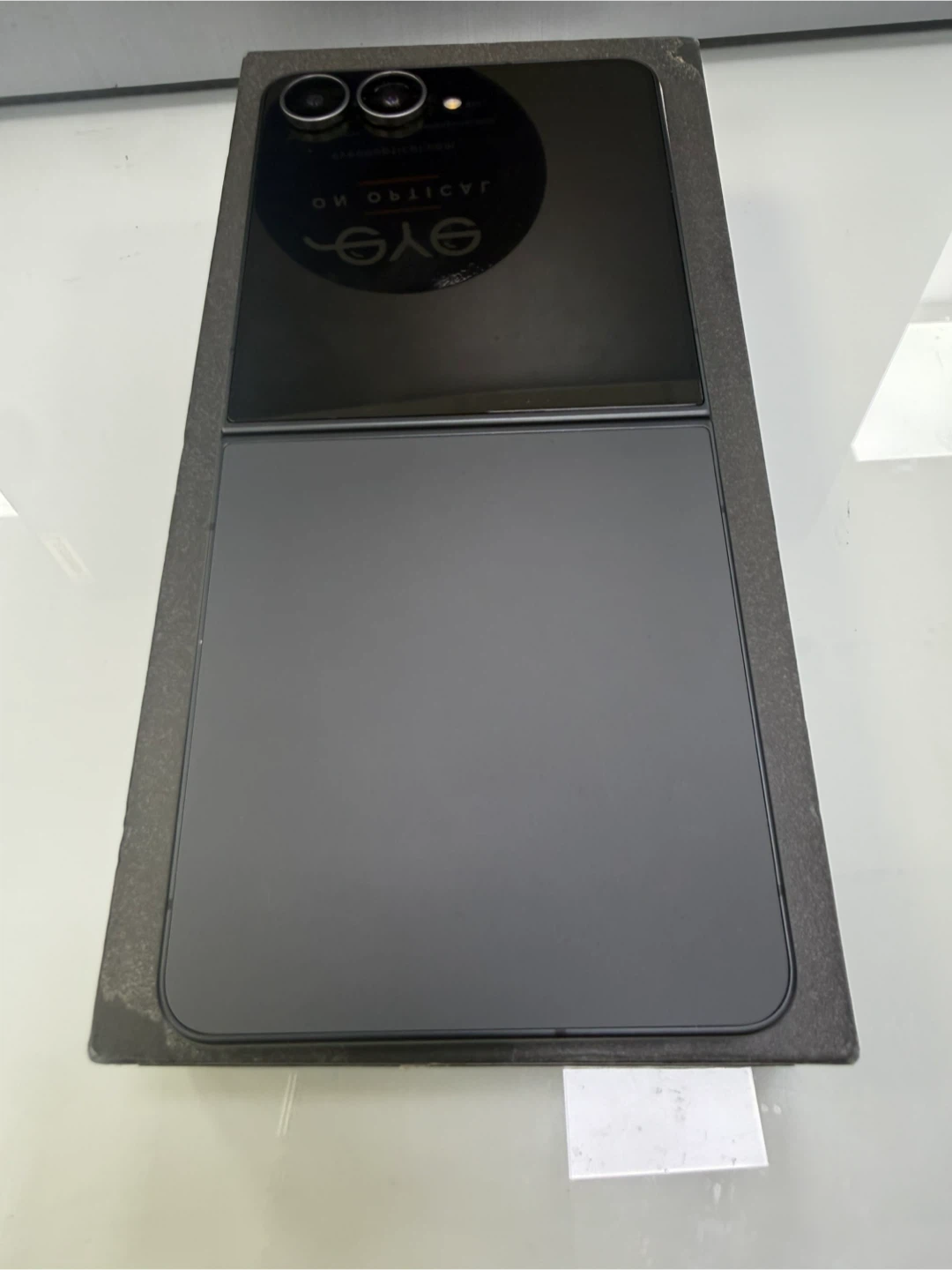Samsung Galaxy Z Flip 8 - photo 2