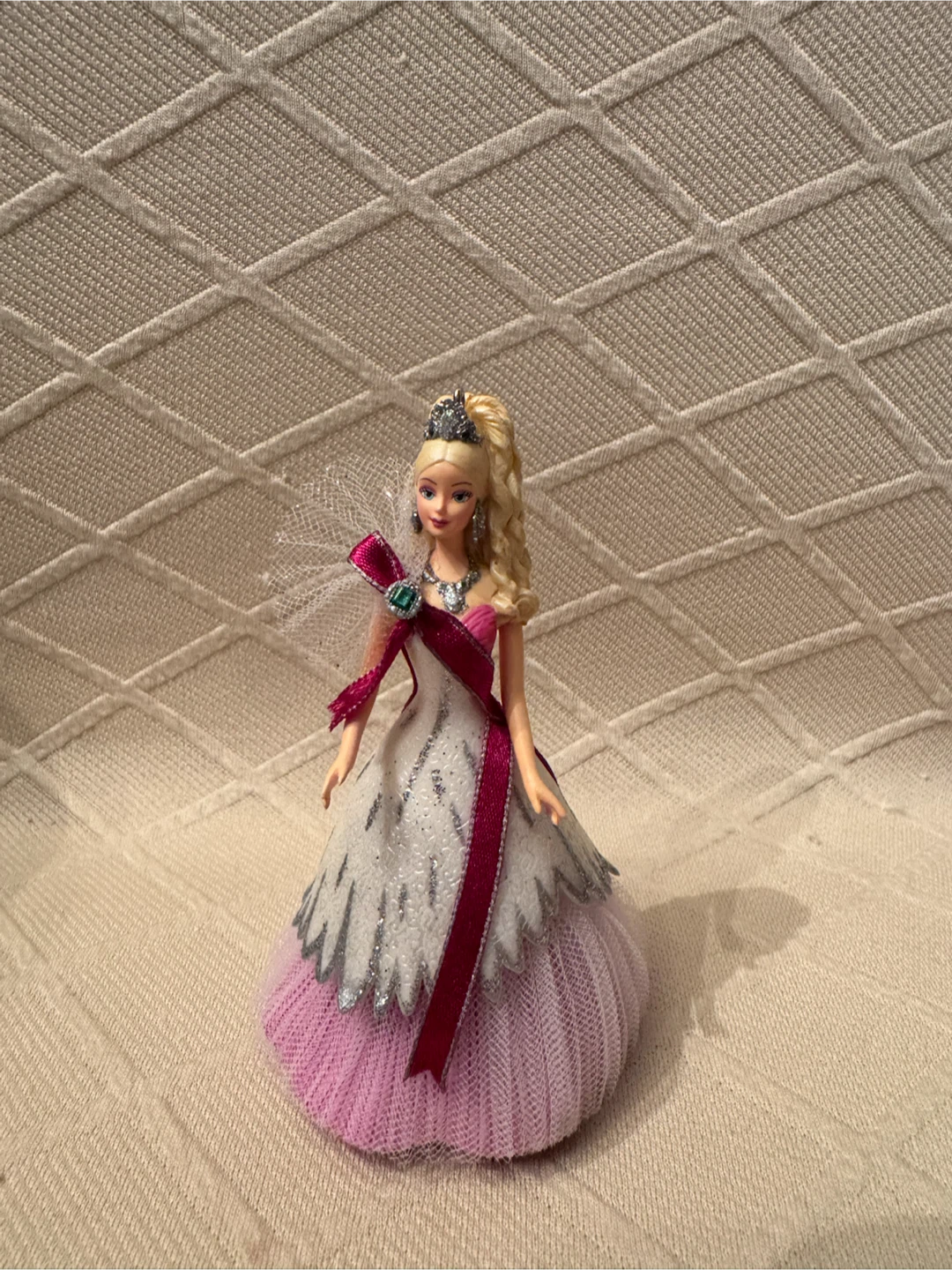 Hallmark Keepsake Barbie Celebration Ornament Special 2005 - photo 2