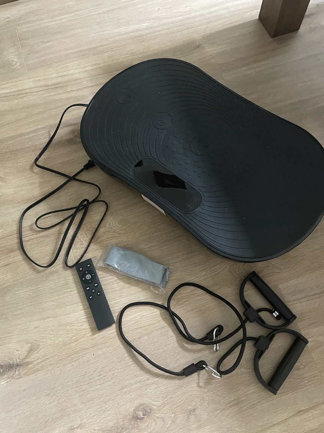 Merach Vibration Plate with Resistance Bands