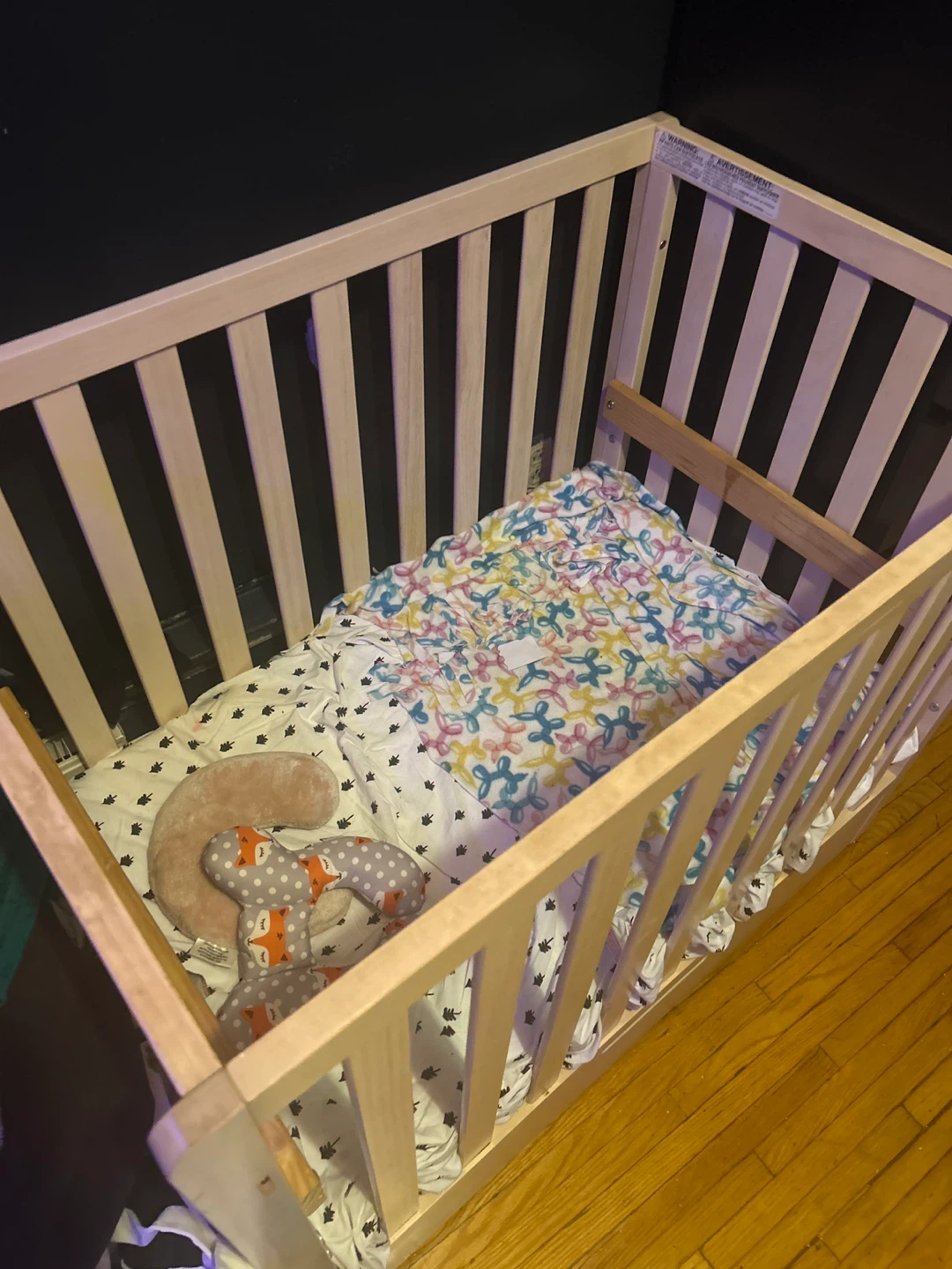 Wooden Crib with Storage Drawer