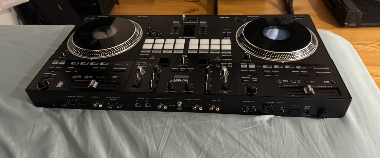 Pioneer DJ DDJ-REV7 Controller - photo 4