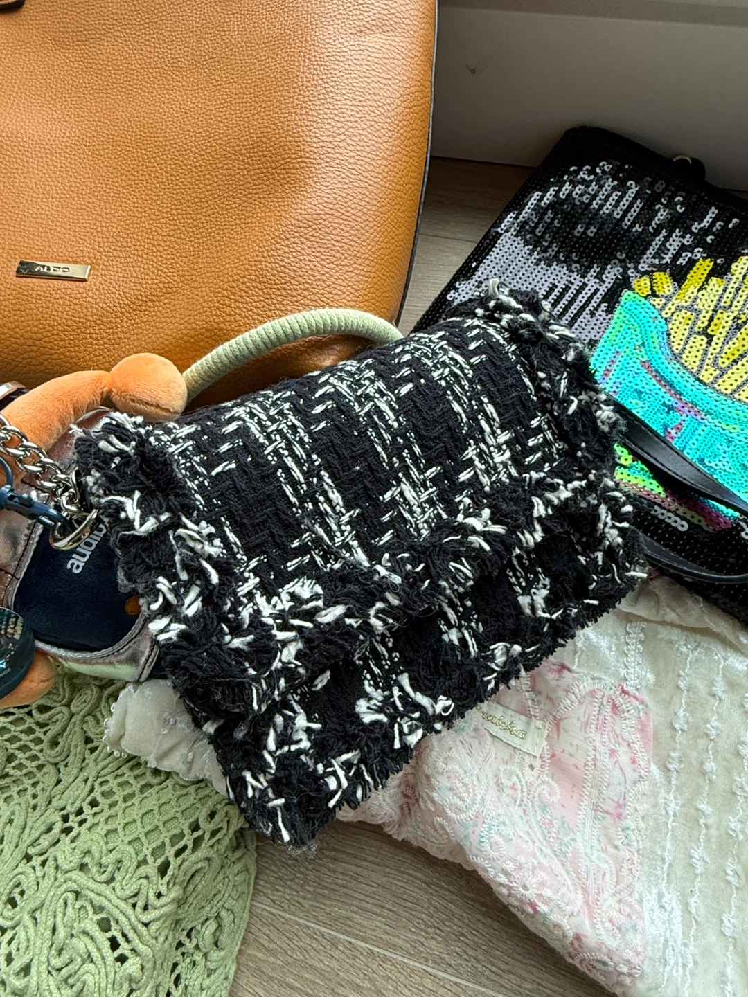 Clearance Bundle Sale of Various Handbags - photo 2